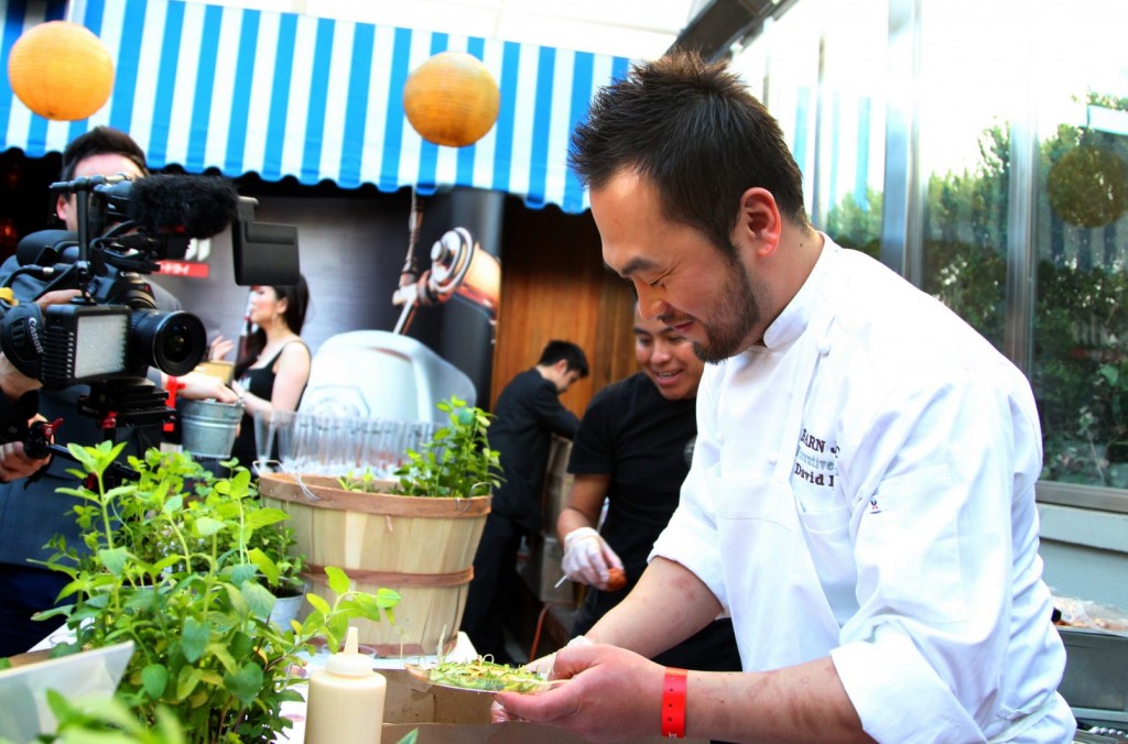 919786_573284402703306_1546876921_o